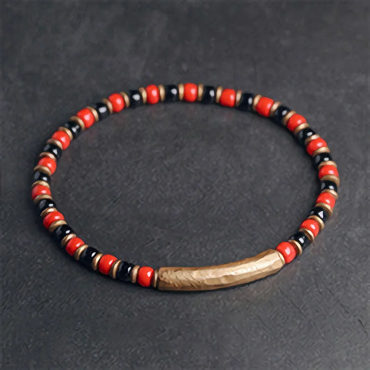 Bracelet Fin Perles de Verre à l'Ancienne et Breloque en Cuivre Martelé – Bohème Chic
