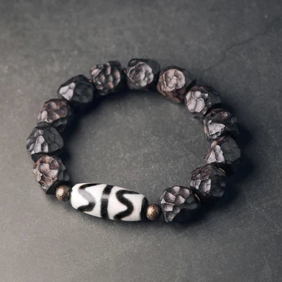 Bracelet Tibétain Ébène et Perle Dzi – Amulette de Protection en Cuivre Martelé