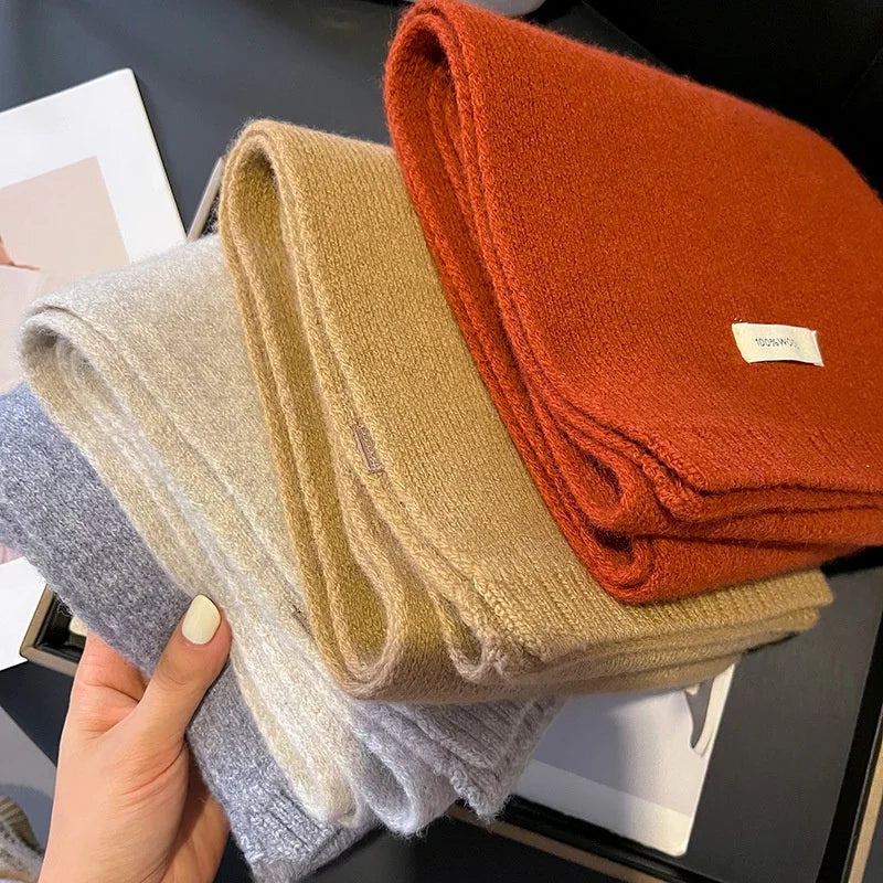 Sélection d'écharpes en laine épaisse aux coloris terracotta, beige et gris