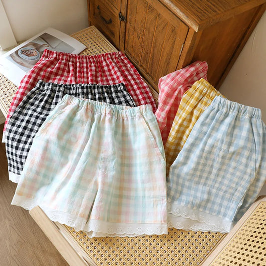 Sélection de shorts de nuit en coton gaufré aux couleurs pastel bleu, jaune et vert avec bordure dentelle