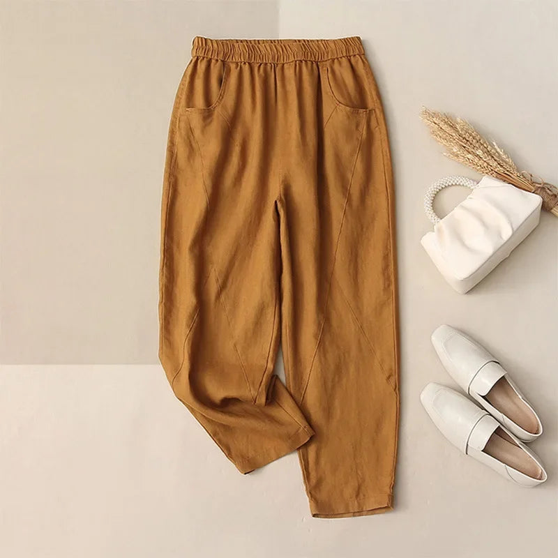 Pantalon harem femme en lin et coton couleur rouille terracotta avec taille haute élastique et poches latérales.
