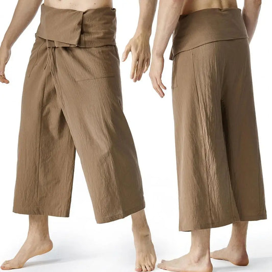 Pantalon de pêcheur thaïlandais en lin marron, vue de face avec taille repliée ajustable.