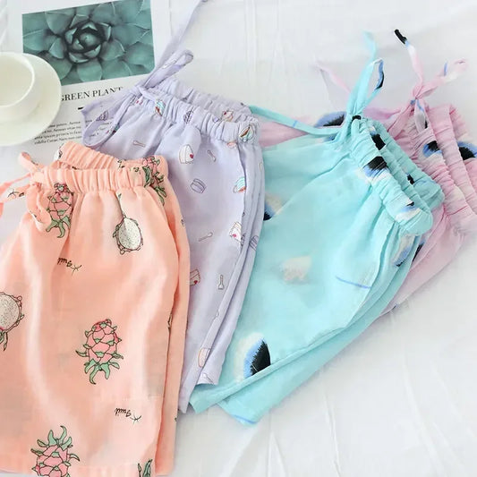 Détail de la ceinture élastique et du cordon de serrage sur des bas de pyjama légers en coton pour femme.