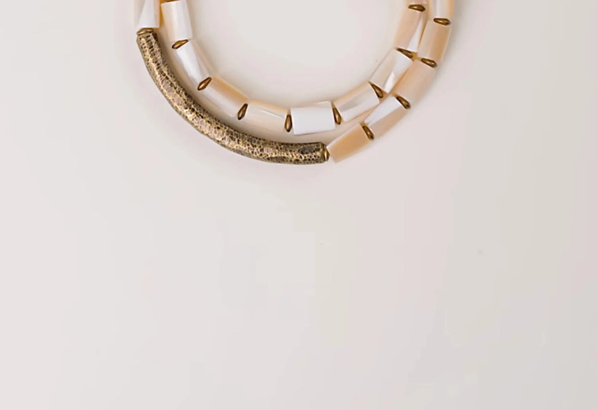 Bracelets à Accumuler Coquillage et Laiton – Set Minimaliste Tons Neutres pour Femme