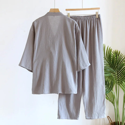 Détail du dos d'un pyjama kimono homme gris anthracite montrant la texture gaufrée du coton naturel.