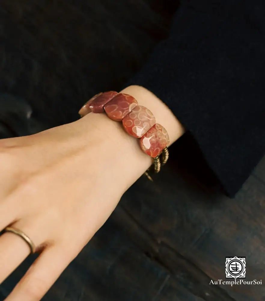 Bracelet en cuivre avec pierres naturelles rouges: Bijou de protection mixte en laiton. bracelet-cuivre