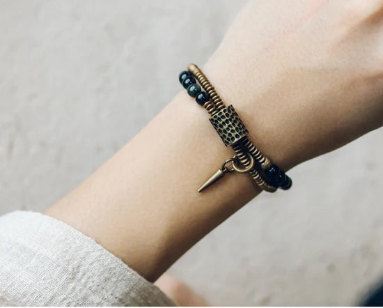 Bracelet Double Rang Obsidienne Noire et Laiton Martelé – Fait Main, du 15 au 22 cm