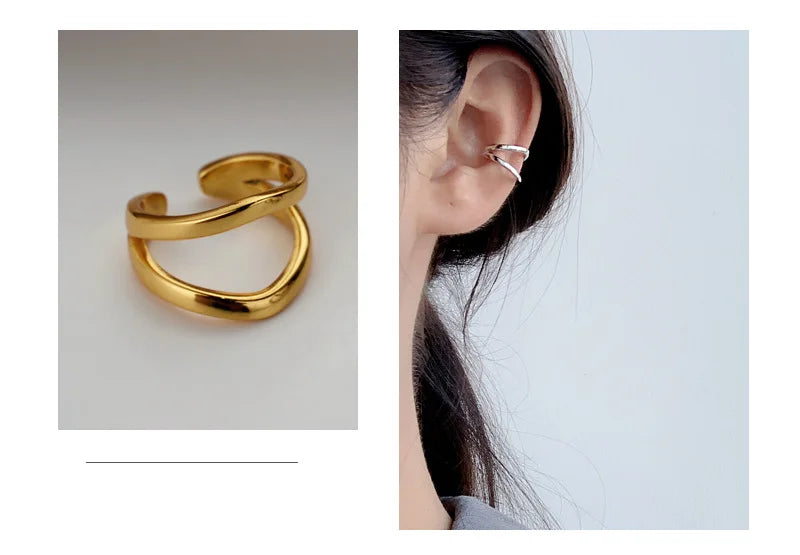 Bague d'oreille argentée aux lignes géométriques fines, accessoire minimaliste et chic.