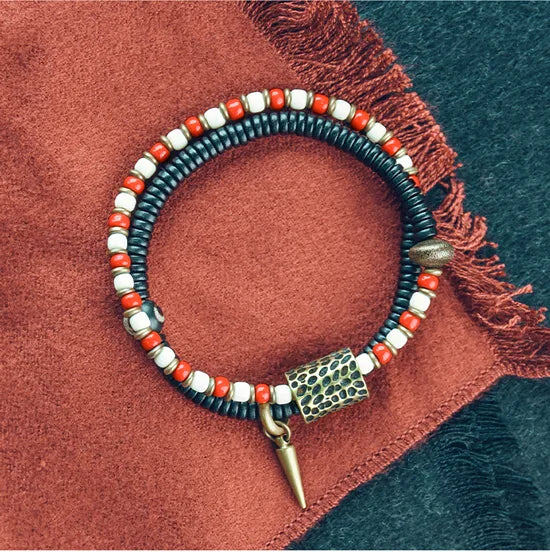Bracelet Zen Double Rang Ébène et Pierres Colorées – Vajra en Laiton Martelé