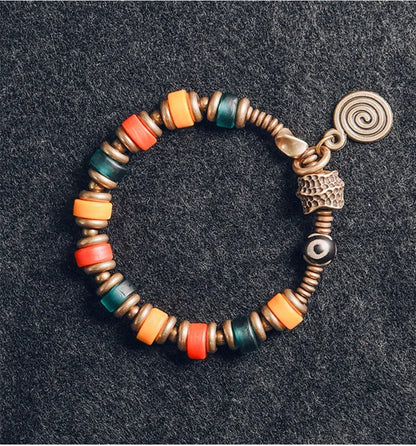 Bracelet Pierre Bleu Azur et Verre Coloré – Œil Protecteur et Breloque en Cuivre Martelé