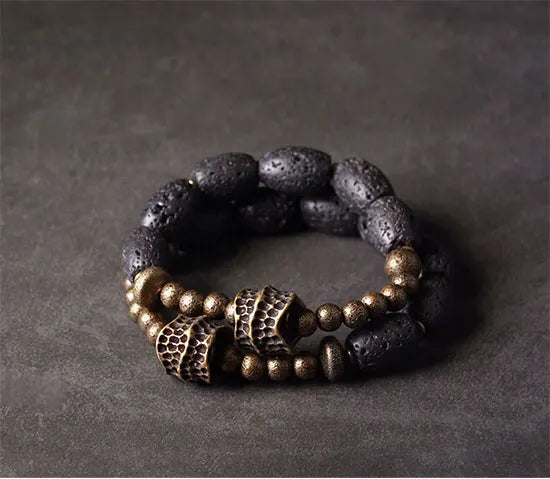 Bracelet Pierre de Lave et Laiton Forgé à la Main – Style Brut, Diffuseur d'Huiles Essentielles