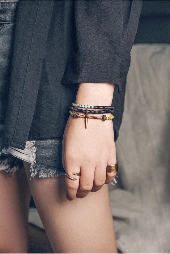 Bracelet Chakras Ébène et Verre Coloré – Vajra en Cuivre Martelé, Style Bohème
