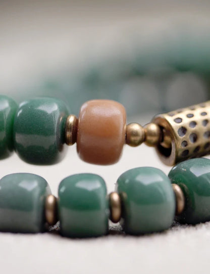 Bracelet Graines de Bodhi Vertes et Breloque en Laiton – Bijou de Méditation pour Femme