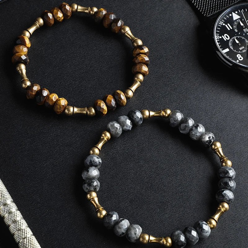 Bracelet Oeil de Tigre à Facettes ou Hornblende Noire – Breloque Bambou en Cuivre