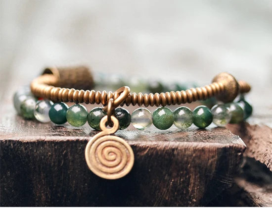 Bracelet Bohème Jade Mousse Double Rang et Breloque en Cuivre Martelé – Jusqu'au 22 cm