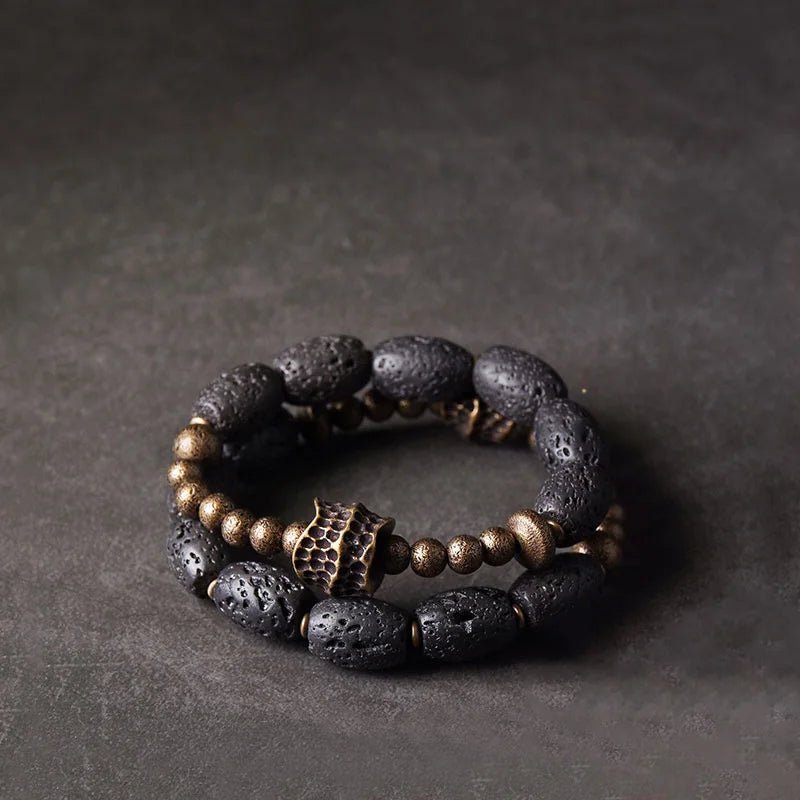 Bracelet Pierre de Lave et Laiton Forgé à la Main – Style Brut, Diffuseur d'Huiles Essentielles
