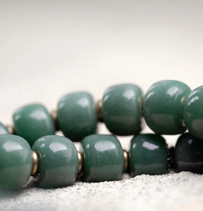 Bracelet Graines de Bodhi Vertes et Breloque en Laiton – Bijou de Méditation pour Femme