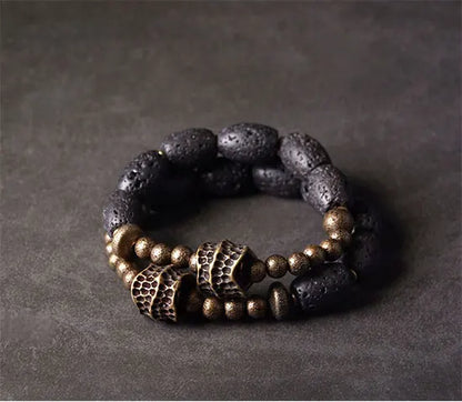 Bracelet Pierre de Lave et Laiton Forgé à la Main – Style Brut, Diffuseur d'Huiles Essentielles
