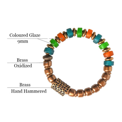 Bracelet Reiki en Verre Coloré et Breloque en Cuivre Martelé – Bohème Esprit Népal