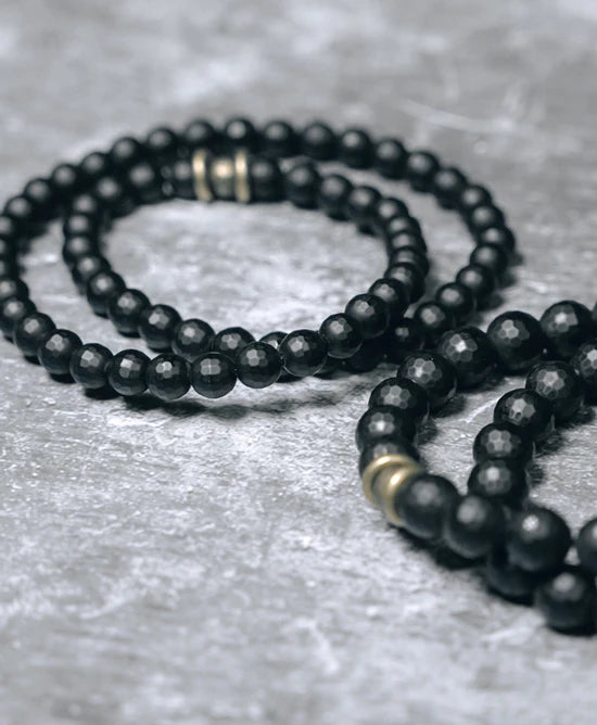 Bracelet Minimaliste Agate Noire Mate et Perles de Laiton – 6 ou 8 mm, Unisexe