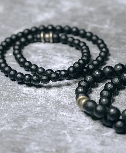 Bracelet Minimaliste Agate Noire Mate et Perles de Laiton – 6 ou 8 mm, Unisexe