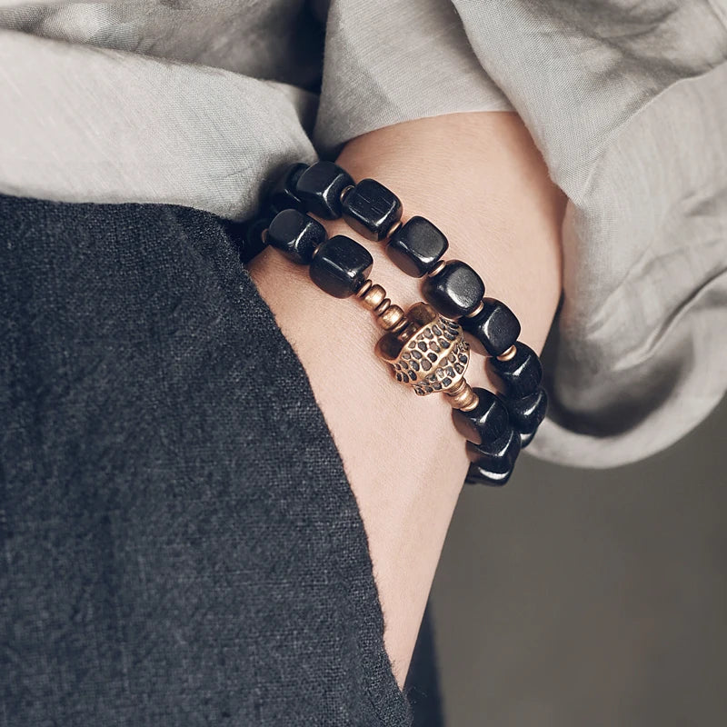Bracelet Double Rang Ébène et Breloque en Cuivre Martelé Vieilli – Classique Homme et Femme