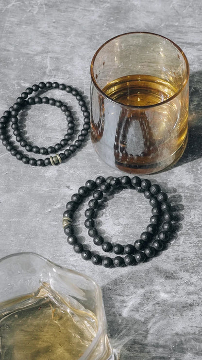 Bracelet Minimaliste Agate Noire Mate et Perles de Laiton – 6 ou 8 mm, Unisexe