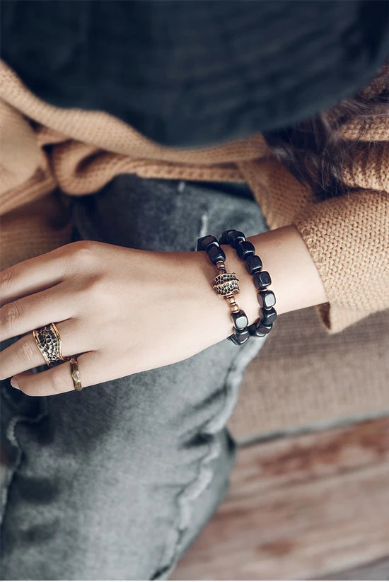 Bracelet Double Rang Ébène et Breloque en Cuivre Martelé Vieilli – Classique Homme et Femme