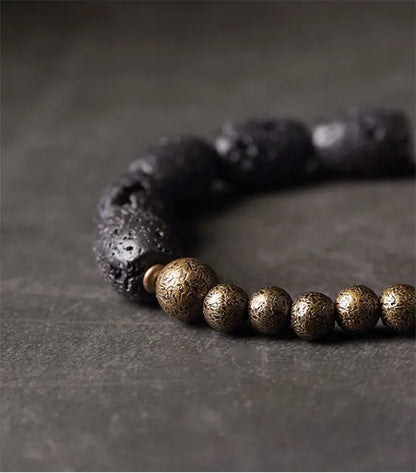 Bracelet Pierre de Lave et Laiton Forgé à la Main – Style Brut, Diffuseur d'Huiles Essentielles