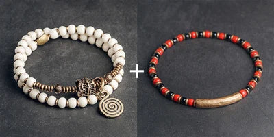 Bracelet Tibétain Multirang Os de Yak et Verre de Murano – Breloque en Laiton Martelé