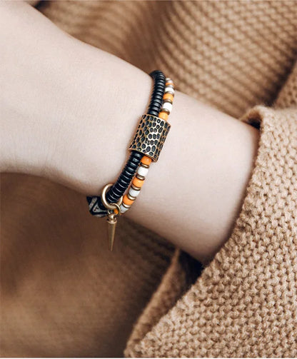 Bracelet Zen Double Rang Ébène et Pierres Colorées – Vajra en Laiton Martelé
