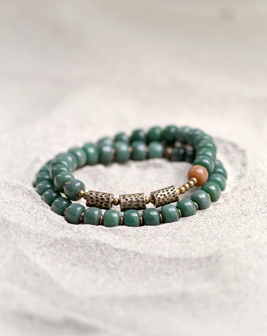 Bracelet Graines de Bodhi Vertes et Breloque en Laiton – Bijou de Méditation pour Femme