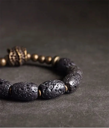Bracelet Pierre de Lave et Laiton Forgé à la Main – Style Brut, Diffuseur d'Huiles Essentielles