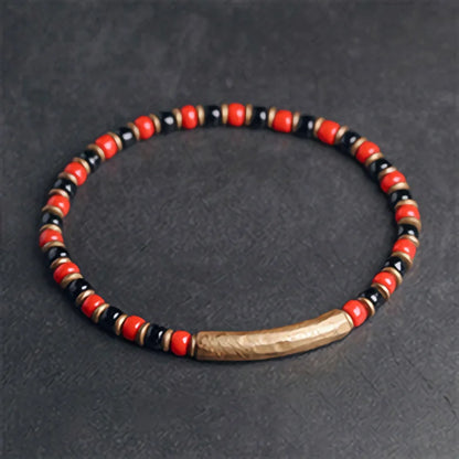 Bracelet Fin Perles de Verre à l'Ancienne et Breloque en Cuivre Martelé – Bohème Chic
