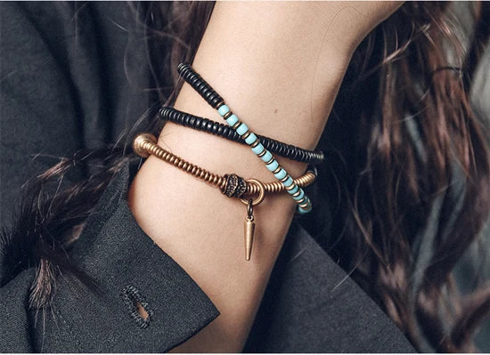 Bracelet Chakras Ébène et Verre Coloré – Vajra en Cuivre Martelé, Style Bohème