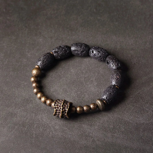 Bracelet Pierre de Lave et Laiton Forgé à la Main – Style Brut, Diffuseur d'Huiles Essentielles