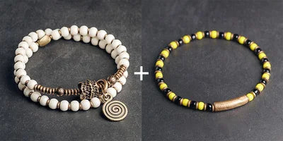 Bracelet Tibétain Multirang Os de Yak et Verre de Murano – Breloque en Laiton Martelé