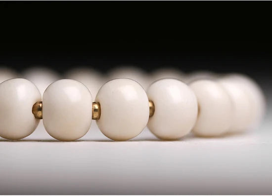 Bracelet Tibétain en Os de Yak Blanc Ivoire – Bijou Zen Fait Main pour Femme