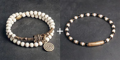 Bracelet Tibétain Multirang Os de Yak et Verre de Murano – Breloque en Laiton Martelé