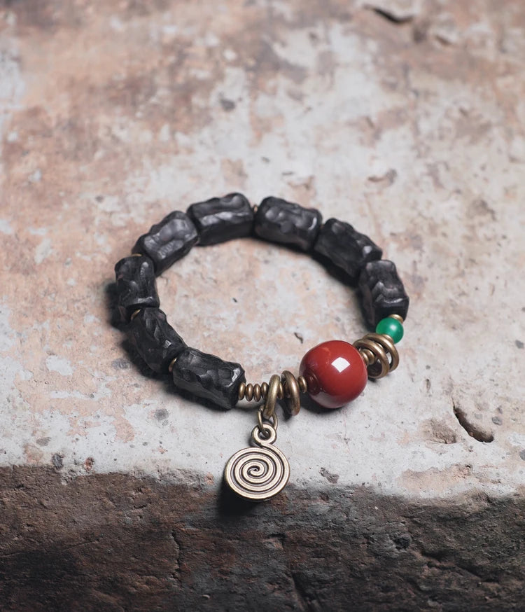 Bracelet Ébène Sculptée et Agate de Gobi – Breloque en Cuivre, Bijou de Couple