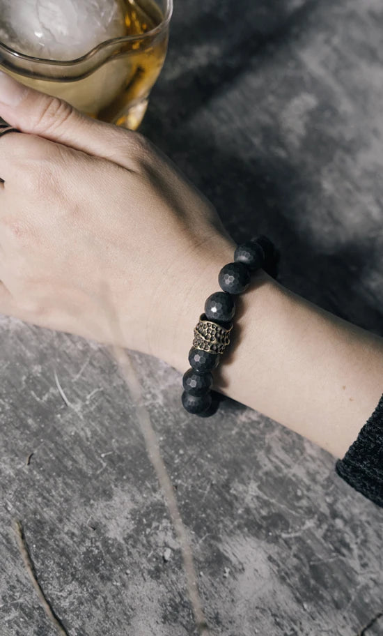 Bracelet Homme Agate Noire Mate 12 mm à Facettes et Laiton Vieilli – Grosses Perles