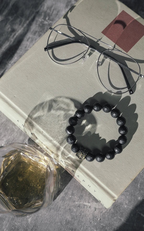 Bracelet Homme Agate Noire Mate 12 mm à Facettes et Laiton Vieilli – Grosses Perles