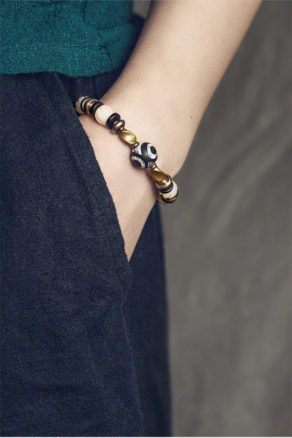 Bracelet de Prière Os Blanc Gravé et Intercalaires en Ébène – Œil Tibétain Protecteur