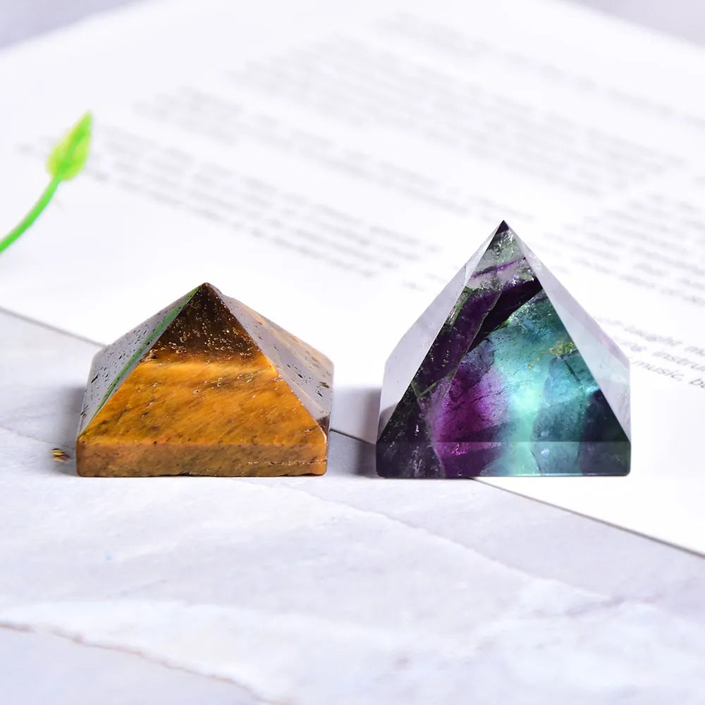 Pyramides en Pierre Naturelle au choix : Améthyste, Labradorite, Opale...