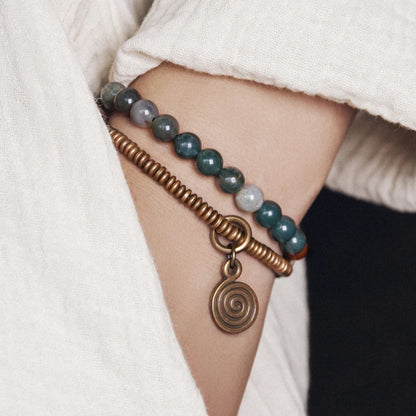 Bracelet Bohème Jade Mousse Double Rang et Breloque en Cuivre Martelé – Jusqu'au 22 cm