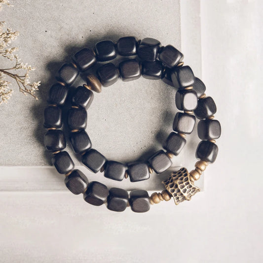 Bracelet Double Rang Ébène et Breloque en Cuivre Martelé Vieilli – Classique Homme et Femme