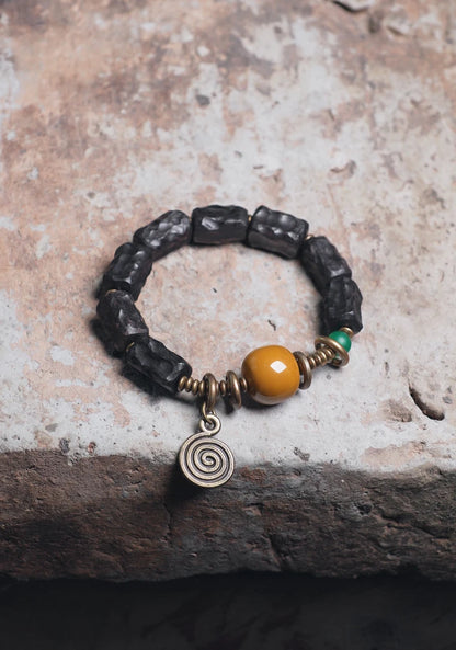 Bracelet Ébène Sculptée et Agate de Gobi – Breloque en Cuivre, Bijou de Couple