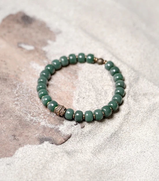 Bracelet Graines de Bodhi Vertes et Laiton – Bijou Zen Porte-Bonheur