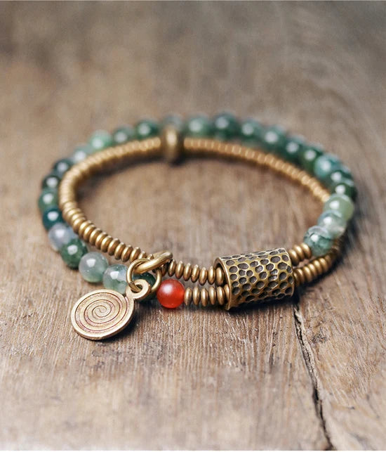 Bracelet Bohème Jade Mousse Double Rang et Breloque en Cuivre Martelé – Jusqu'au 22 cm