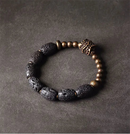Bracelet Pierre de Lave et Laiton Forgé à la Main – Style Brut, Diffuseur d'Huiles Essentielles